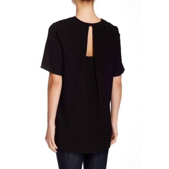 RO & De Short Sleeve Drop Hem Textured Woven Top - Picture 1 of 5